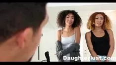Reproduzir Garotas da árvore de ébano advertidas e fodidas por não confessar |girlhunger.com