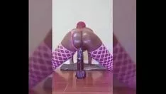 Afspelen Britney jones prikkelt en neukt met een dildo