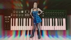 Reproducir Preciosa señorita en minifalda guarnición de sexo oral en grabaciones de vídeo de medicina