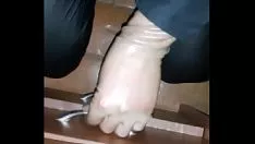 Riproduci Ladro con guanti in mutandine di pelle