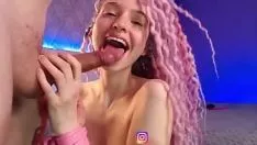 Riproduci La videocamera rap dai capelli lisci simula gli abissi oceanici