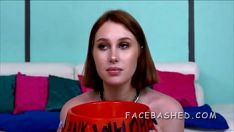 Riproduci Hot brunet adolescente barkertitle fucworld-battitore