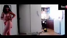 播放 我在我的表弟身上放了一个间谍电视摄像机，它的数量并不令人惊讶（单独 2 的通知）
