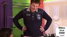 Jouer Petit phallus schoolma'ames humble soumettre sort she-boping lui