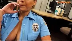 再生 Bosomy 警官 スパンキング バイ ソーク 男