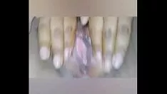 Putar Amiga se masturba en silencio parity que no la oigan su familia