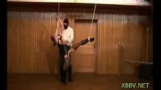 تشغيل الصاعقة المدهشة هي ركوب الخيل التي تركب المتسابق الأول لها تشويهًا للقضيب