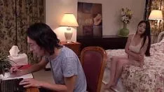 Jouer La femme mariée est vraiment invitante.
