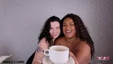 Jouer Joi cei - tope ta propre baise dans le café