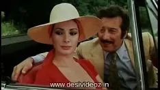 चलाएँ धन्य कुंवारी विवाहित महिला 1975