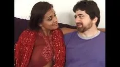 تشغيل نبيلة هندية واحدة مقابل 2 لنا ساشا !!!