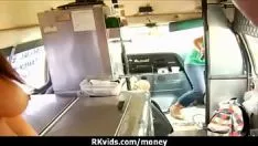 Reproduzir Saia não profissional sofre dinheiro por uma foda 6