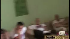 Redare Arborele de abanos este futut complet de un tip de oameni albiți 2