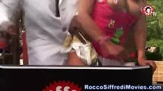 Odtwórz Rogata nierządnica zostaje zgwałcona