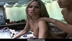 Riproduci La gonna non professionale subisce soldi per una scopata 25