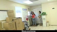 播放 非专业裙子经历金钱为他妈的 15