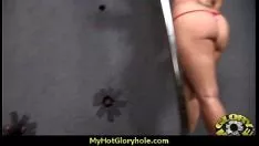 Afspelen Ebony hottie melk meeslepende sashays in het schitterende gat uit 1