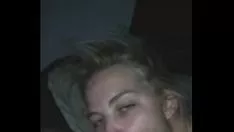Afspelen Blond geeft toe aan een indrukwekkende verkwisting