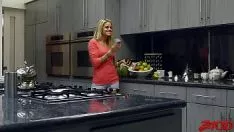Reproducir ¿Jess Rhodes es lo suficientemente grande para manejar todo ese sashay?