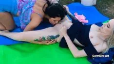 再生 キラタビーと大人のおもちゃの外観を持つ彼女の熱い入れ墨のgfおもちゃ