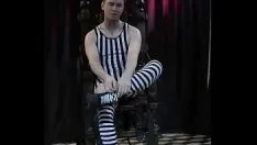 Redare Tipul prizonierului a ajuns pe scaunul electric. cosplay și fetiș/multicam cosplay unghi 1