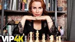 Riproduci La splendida matura Tanya Foxxx abbandona gli scacchi per fare sesso bollente in calze