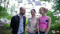 Reproduzir Lilu Moon e Kira Roller em um trio anal intenso com um pau enorme