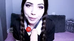 Reproduzir Quarta-feira Addams fica excêntrico com vibrador e Ballgag
