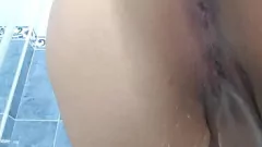 Reproduzir Latina MILF faz uma grande pausa no banheiro com vestido