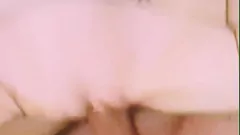 Abspielen Big Dick Doggystyle Creampie für rasierte Latina in Strümpfen