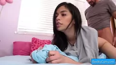 Odtwórz Brunetka Teen Savannah Sixx's Intensywna sesja pieprzona w sypialni uczelni