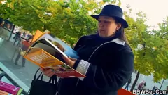 Afspelen Mollige brunette met grote tieten zuigt en rijdt enorme lul
