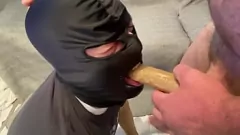 تشغيل قذرة أعماق اللسان: cumslut يبتلع جوز ألفا الذكور