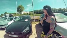 Reproduzir Vendedora de carro adolescente alemão leginas da juventude alemã para ser varrido