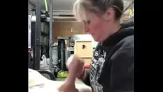 Afspelen Milf linda heeft jeugdige sashay nodig