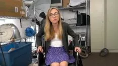 Afspelen Wonky blonde verkwist het vormen van de grote zwarte pik van de theaterregisseur