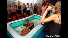 播放 丰满的女人喜欢在忍受摄像头上独自乱搞几分钟